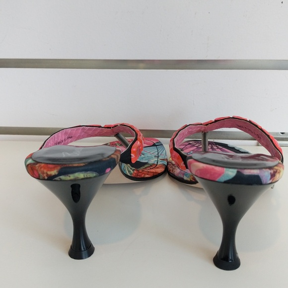 Beverly Feldman Sandals - Picture 2 of 4